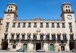 Fachada del Ayuntamiento de Alicante.