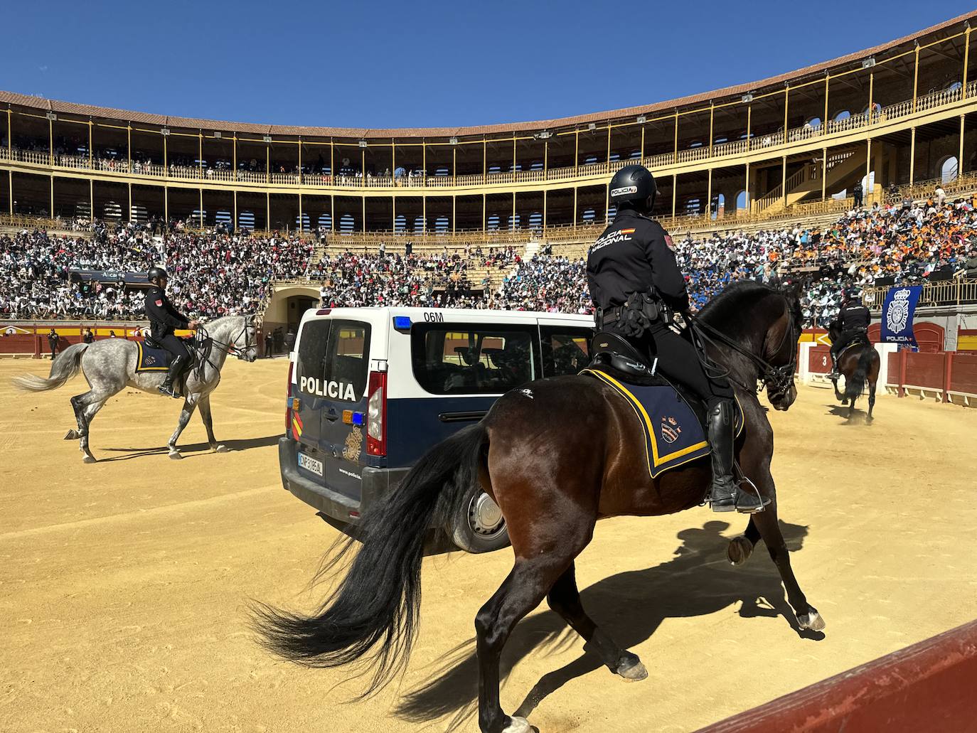 Imágenes de la espectacular exhibición de la Policía Nacional en Alicante