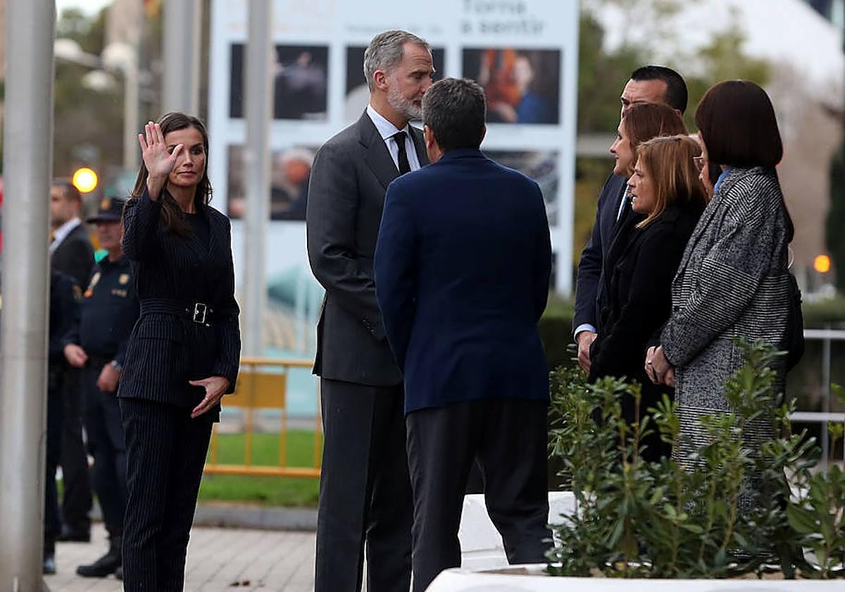 Los Reyes en su visita de este lunes a Valencia.