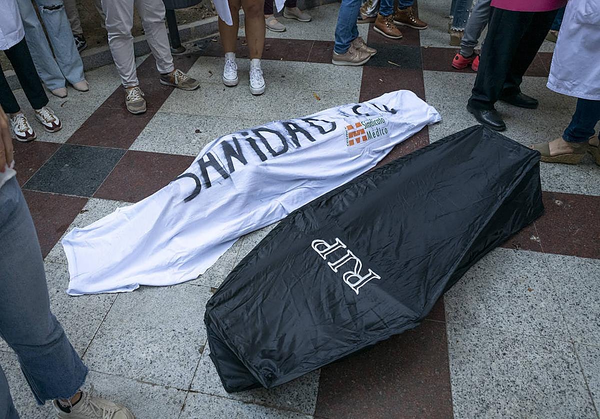Protesta de médicos celebrada en Alicante el pasado año.