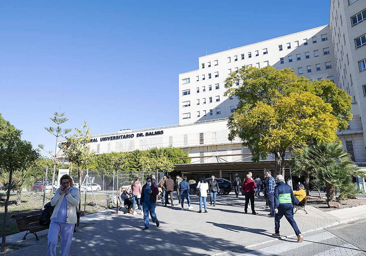 Entrada al Hospital General de Alicante.