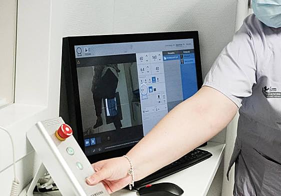 Equipo de radiología en el Hospital General de Alicante.