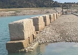 Descenso de agua en el embalse del Amadorio, en la Marina Baixa.