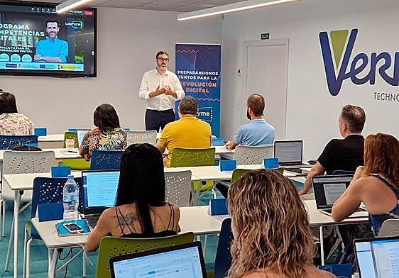 Una de las clases del programa de Labpyme que se impartió en la sede de la tecnológica alicantina Verne.