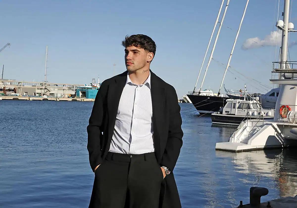 Imagen principal - La historia de superación de Óscar Fernández Gayá, el alicantino que luchará por el título de más guapo de España