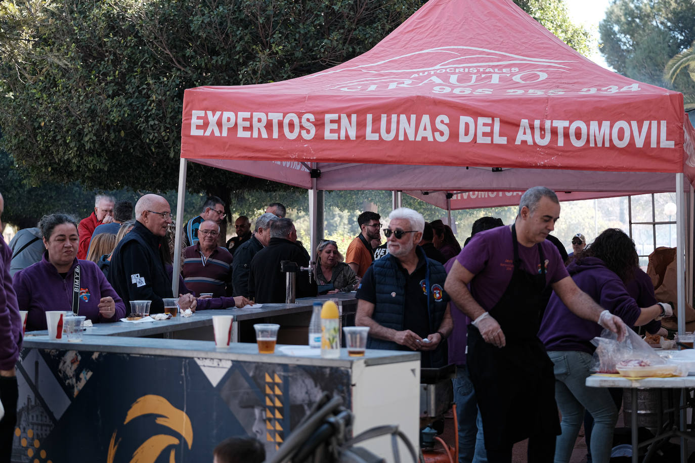 Cerca de 500 barraquers celebran su primer gran día
