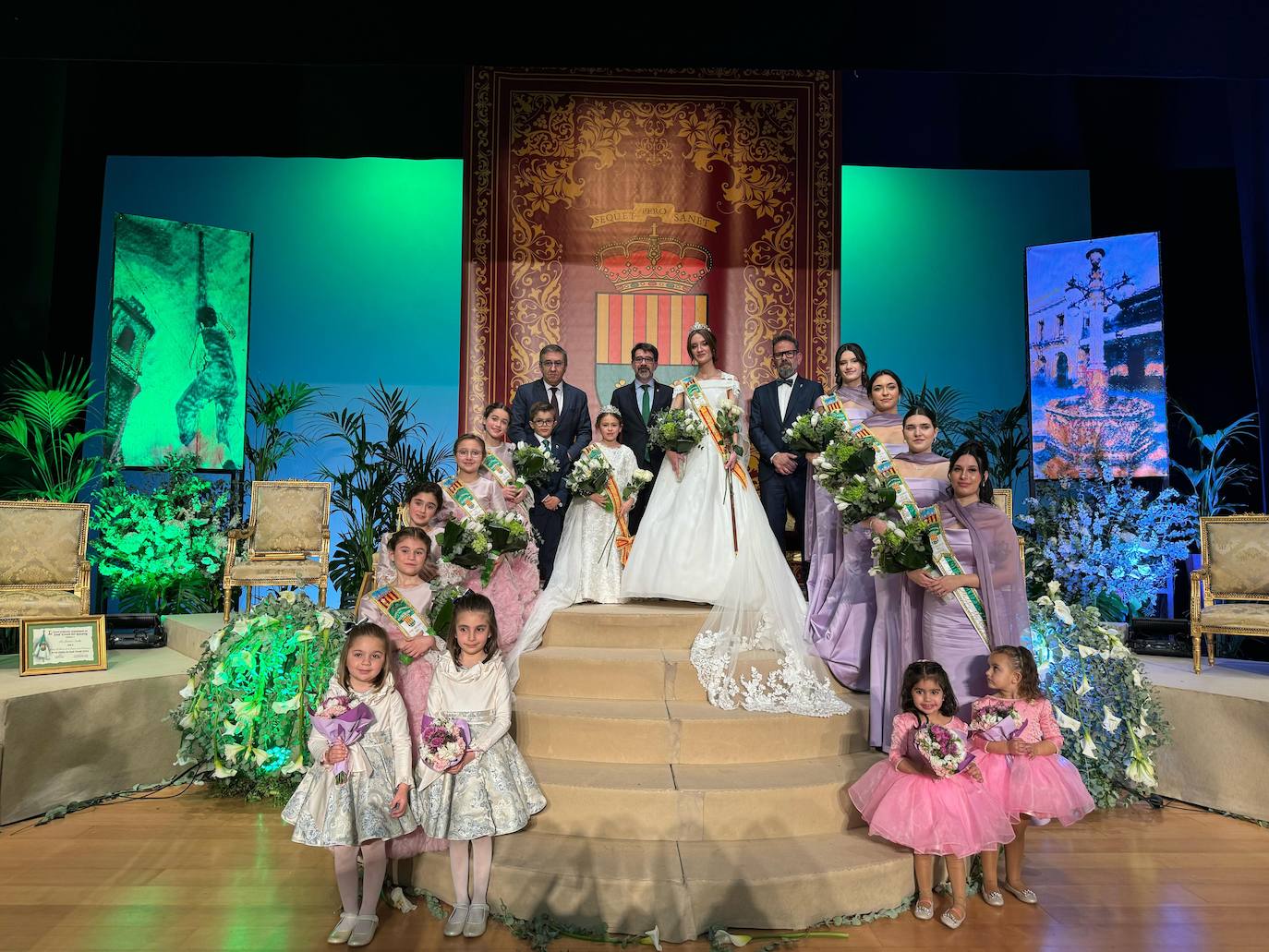 Foto de familia de la proclamación.