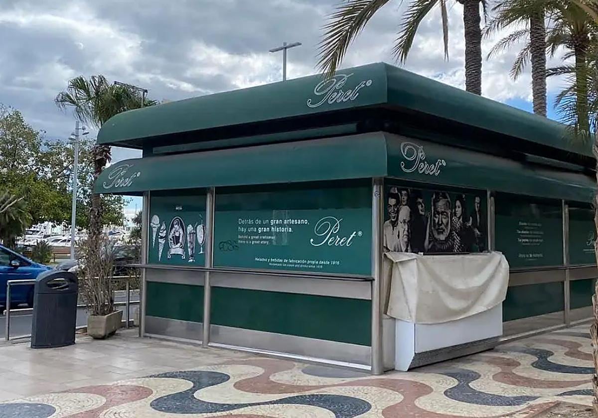 El Kiosco Peret en su ubicación en la Explanada de España, cerrado.