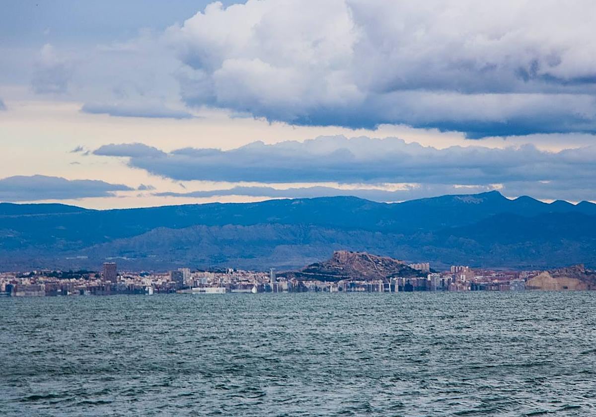 Alicante desde Tabarca.