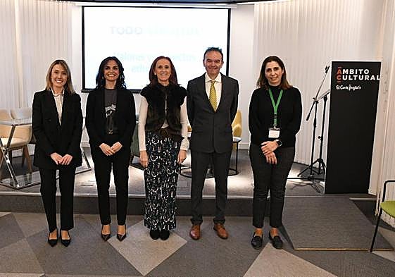 El acto organizado por TodoAlicante ha tenido lugar en el Ámbito Cultural de El Corte Inglés de Alicante.