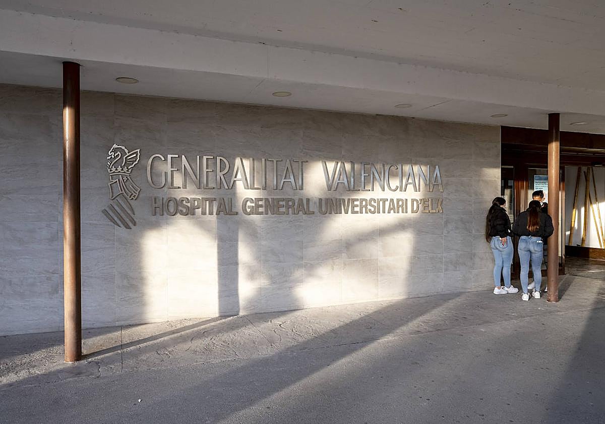Zona de acceso al Hospital General Universitario de Elche.