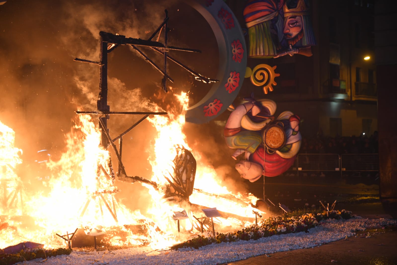 La cremà de las Hogueras de Alicante en Murcia, foto a foto