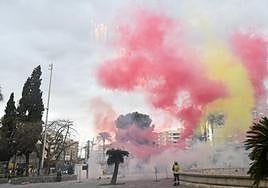 Momento de la mascletà de las Hogueras de Alicante en Murcia.
