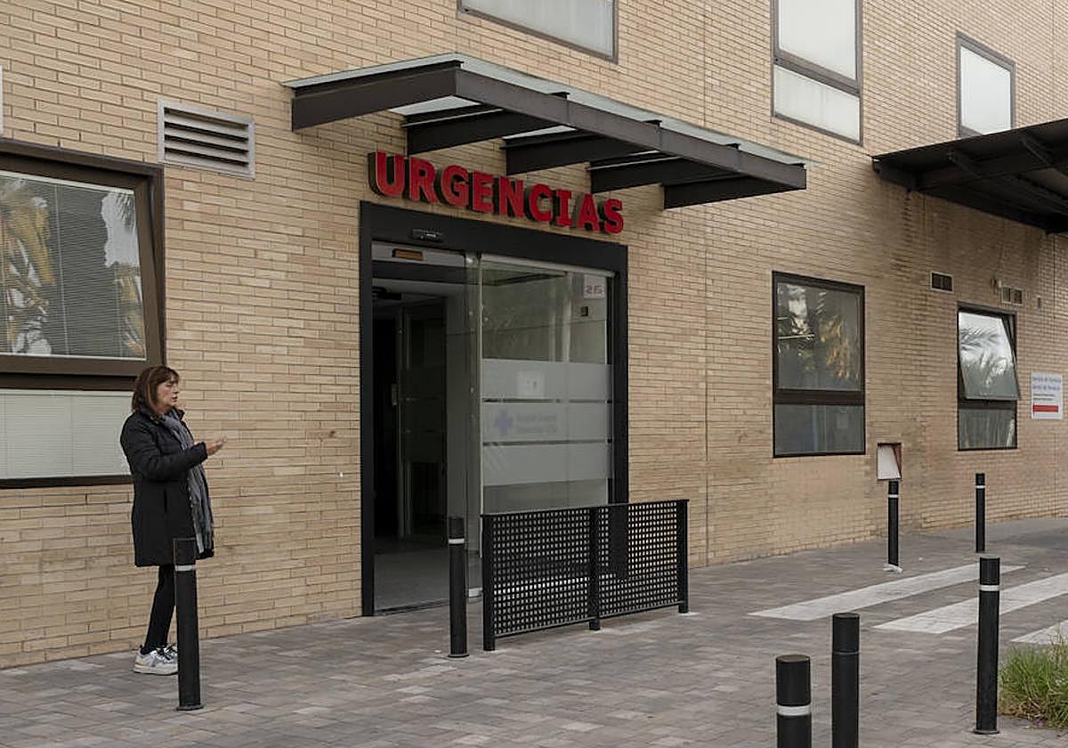 Acceso al servicio de Urgencias del Hospital General de Elche.