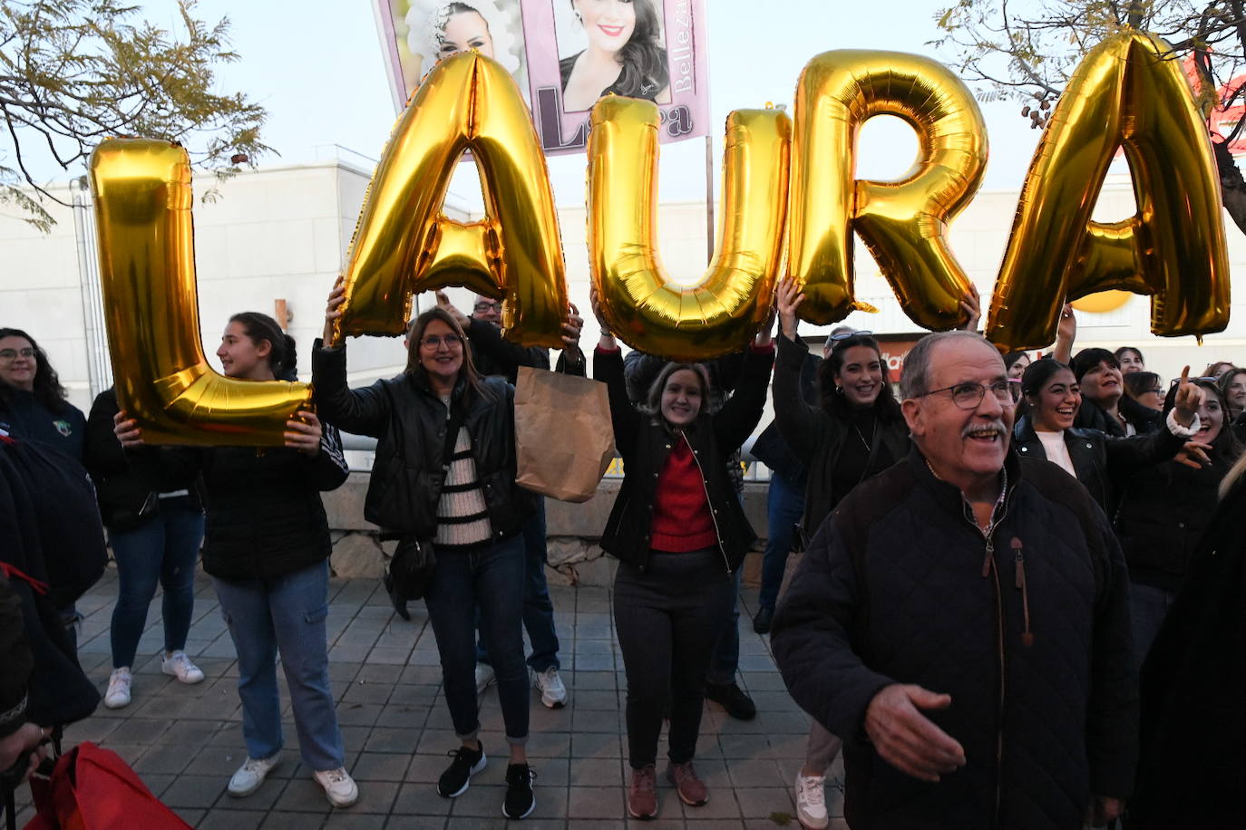 Así ha sido la llegada de las candidatas de las Hogueras de Alicante