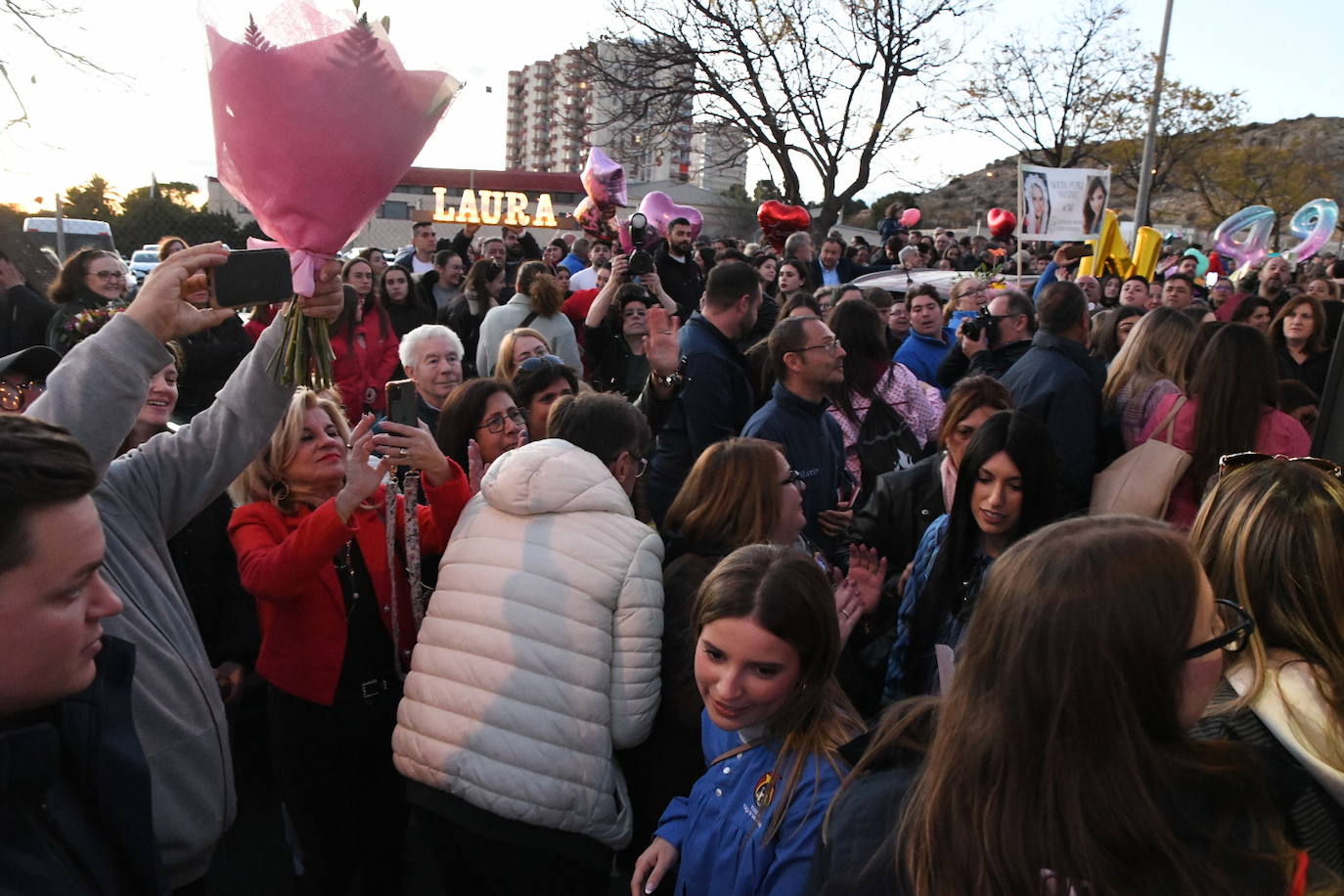 Así ha sido la llegada de las candidatas de las Hogueras de Alicante