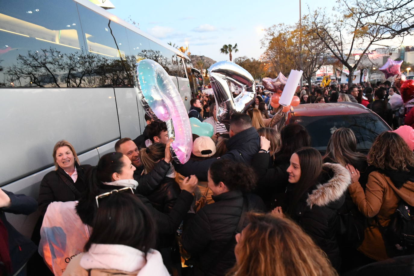 Así ha sido la llegada de las candidatas de las Hogueras de Alicante