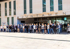 Uno de los Ayuntamientos de la provincia durante el minuto de silencio por el 11M.