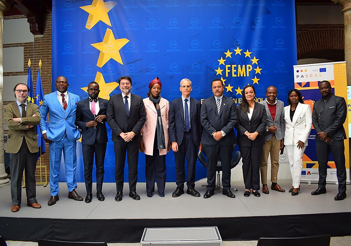 El alcalde de Alicante, Luis Barcala, en la sesión constitutiva de la Comisión de Relaciones Internacionales de la FEMP.