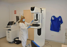 Imagen de archivo de un aparato para hacer mamografías.