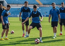 Agustín Coscia, en el centro de la imagen, durante un entrenamiento.