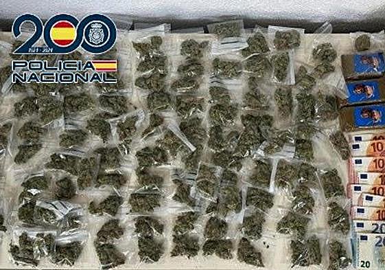 Droga y dinero inacautados en la operación.