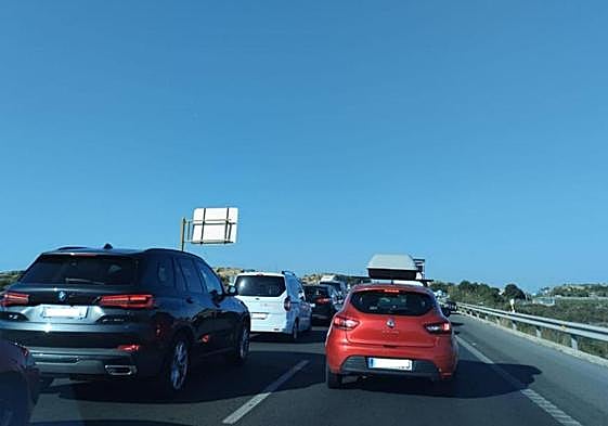 Atasco en la A-70 este jueves.
