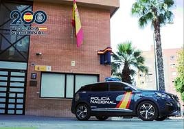 Coche de la Policía Nacional, en una comisaría.