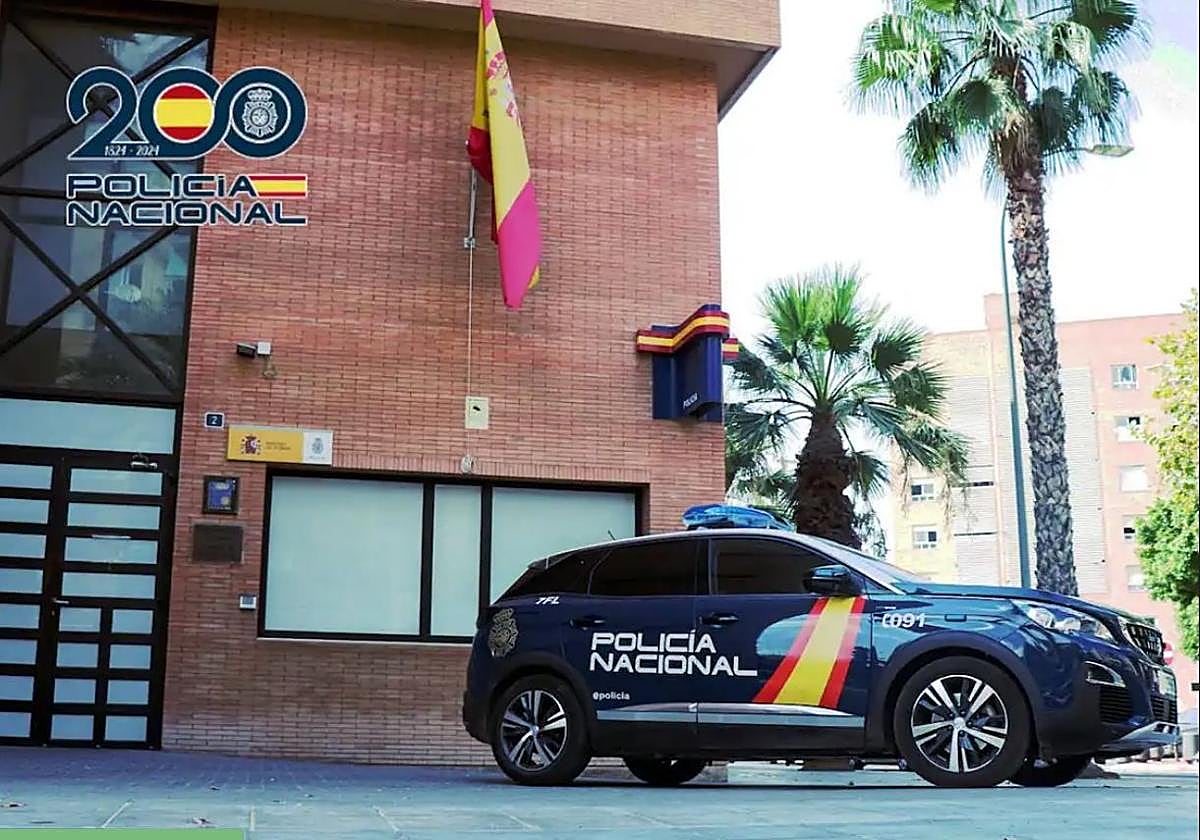 Coche de la Policía Nacional, en una comisaría.