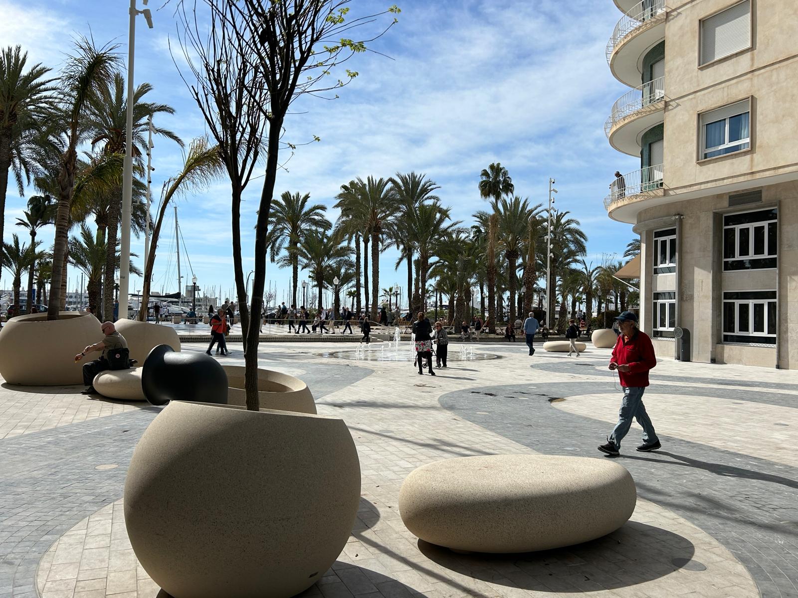Imagen principal - Alicante abre la conexión peatonal entre la Rambla y la Explanada