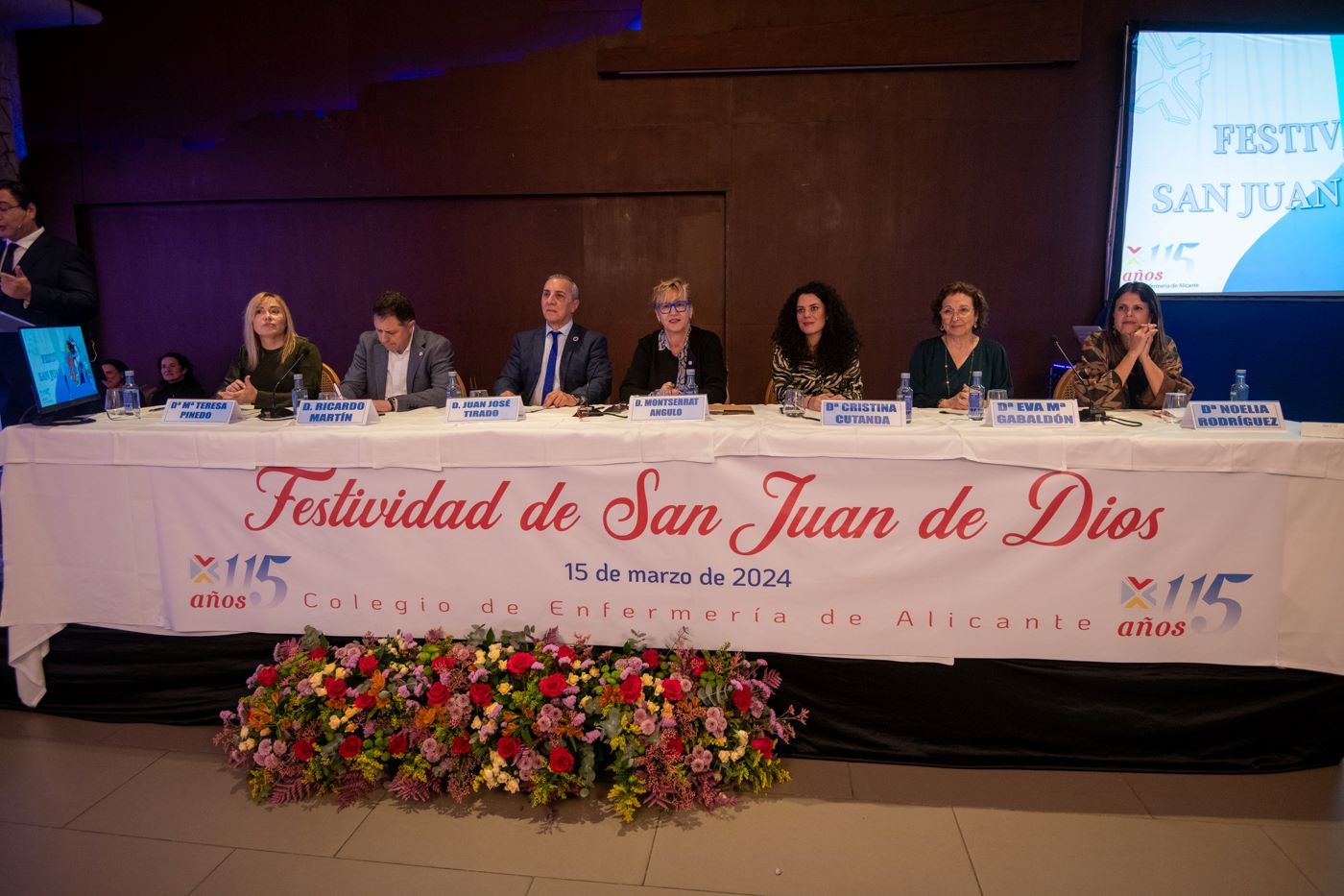 Imagen principal - El Colegio de Enfermería de Alicante celebra su 115 aniversario
