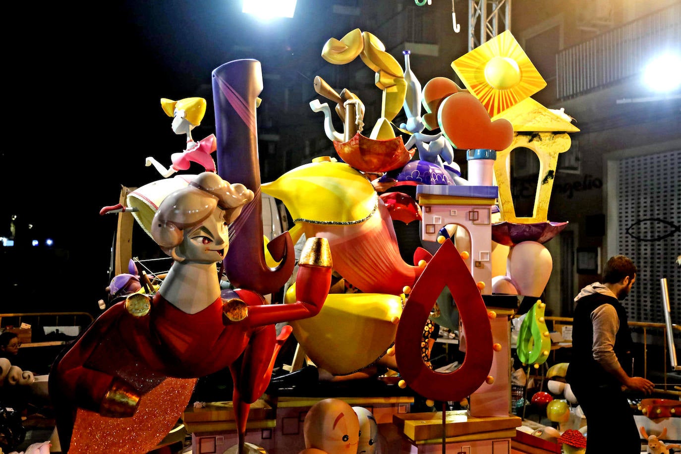 Las fallas de Dénia ya lucen con todo su esplendor