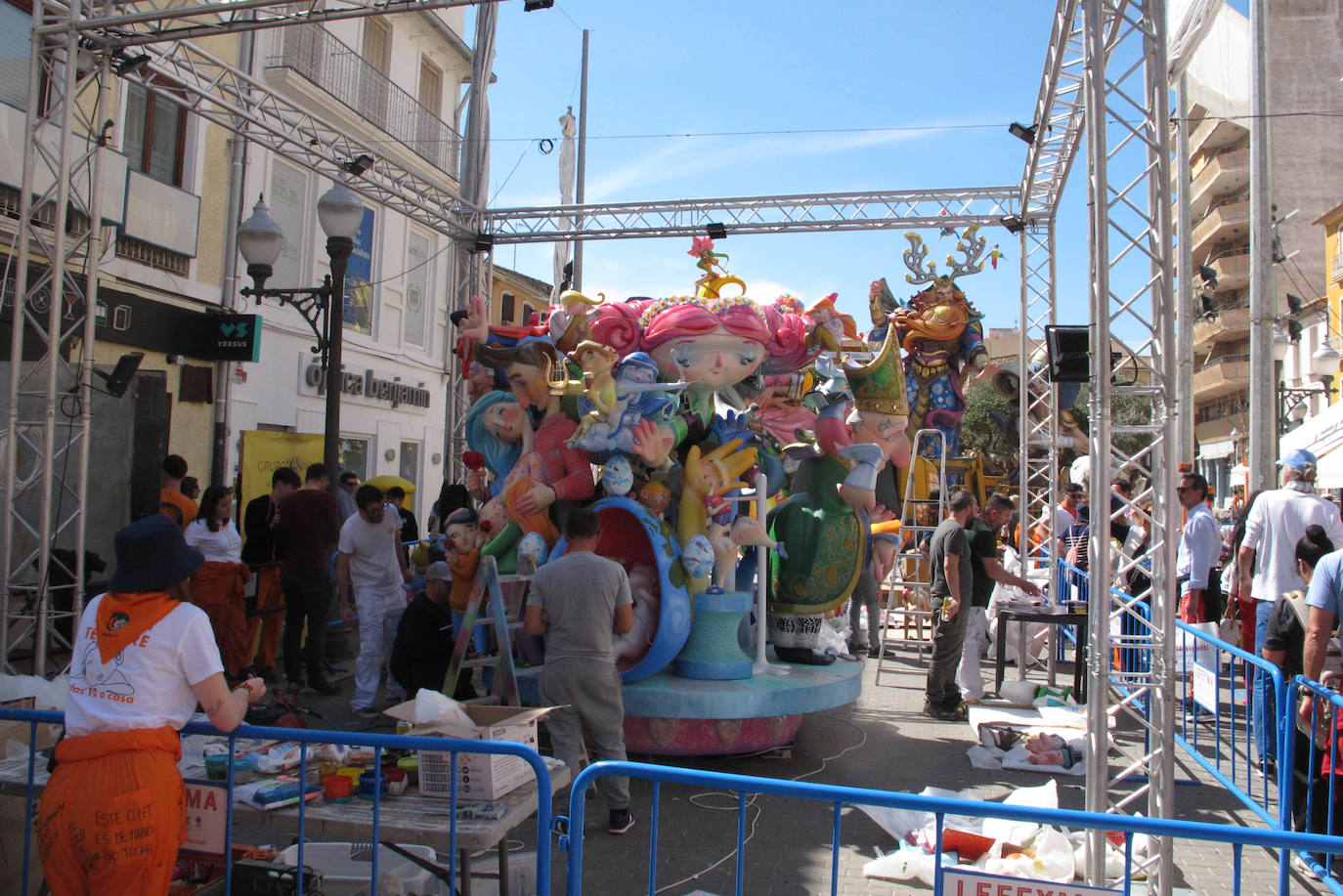 Las fallas de Dénia ya lucen con todo su esplendor
