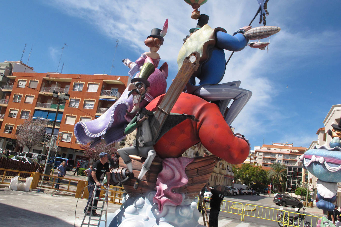 Las fallas de Dénia ya lucen con todo su esplendor