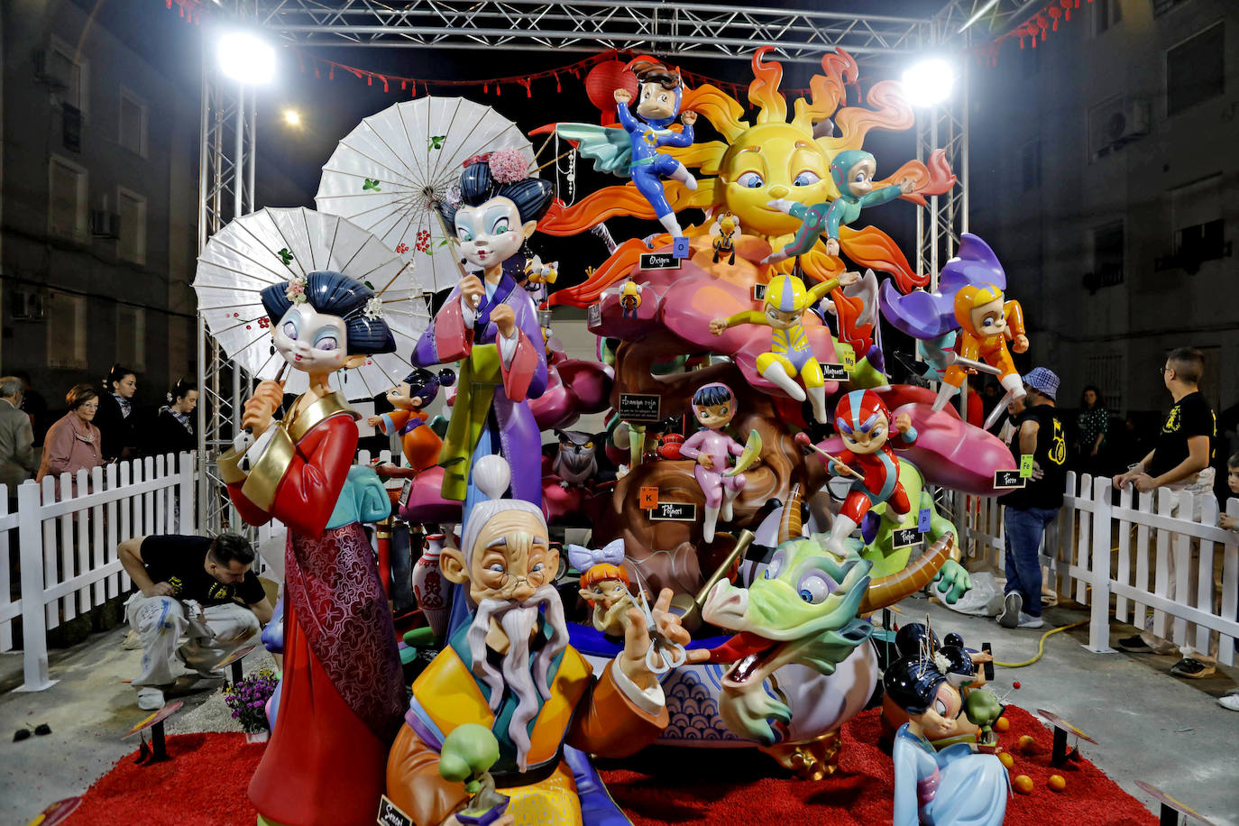 Las fallas de Dénia ya lucen con todo su esplendor