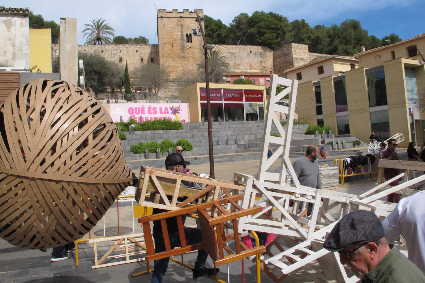 Las fallas de Dénia ya lucen con todo su esplendor