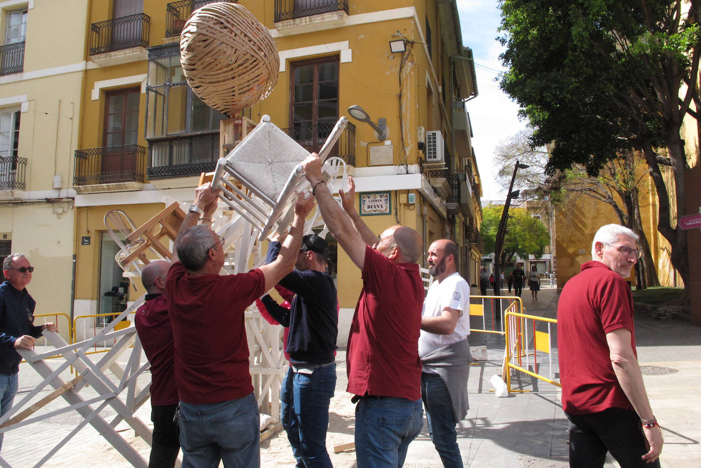 Las fallas de Dénia ya lucen con todo su esplendor