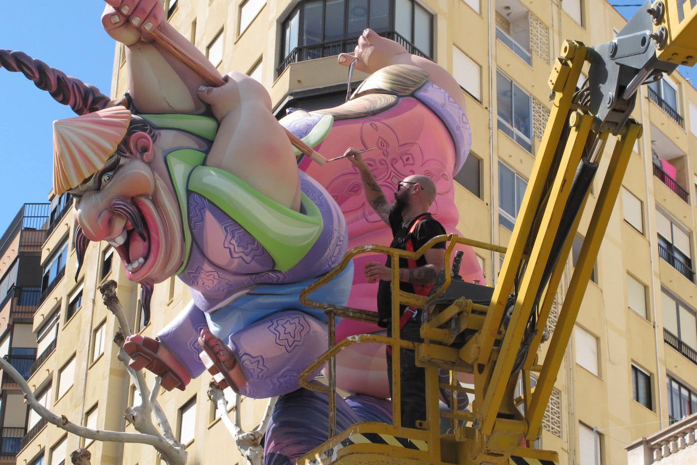 Las fallas de Dénia ya lucen con todo su esplendor