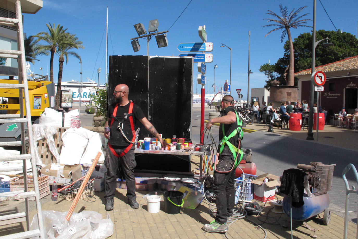 Las fallas de Dénia ya lucen con todo su esplendor