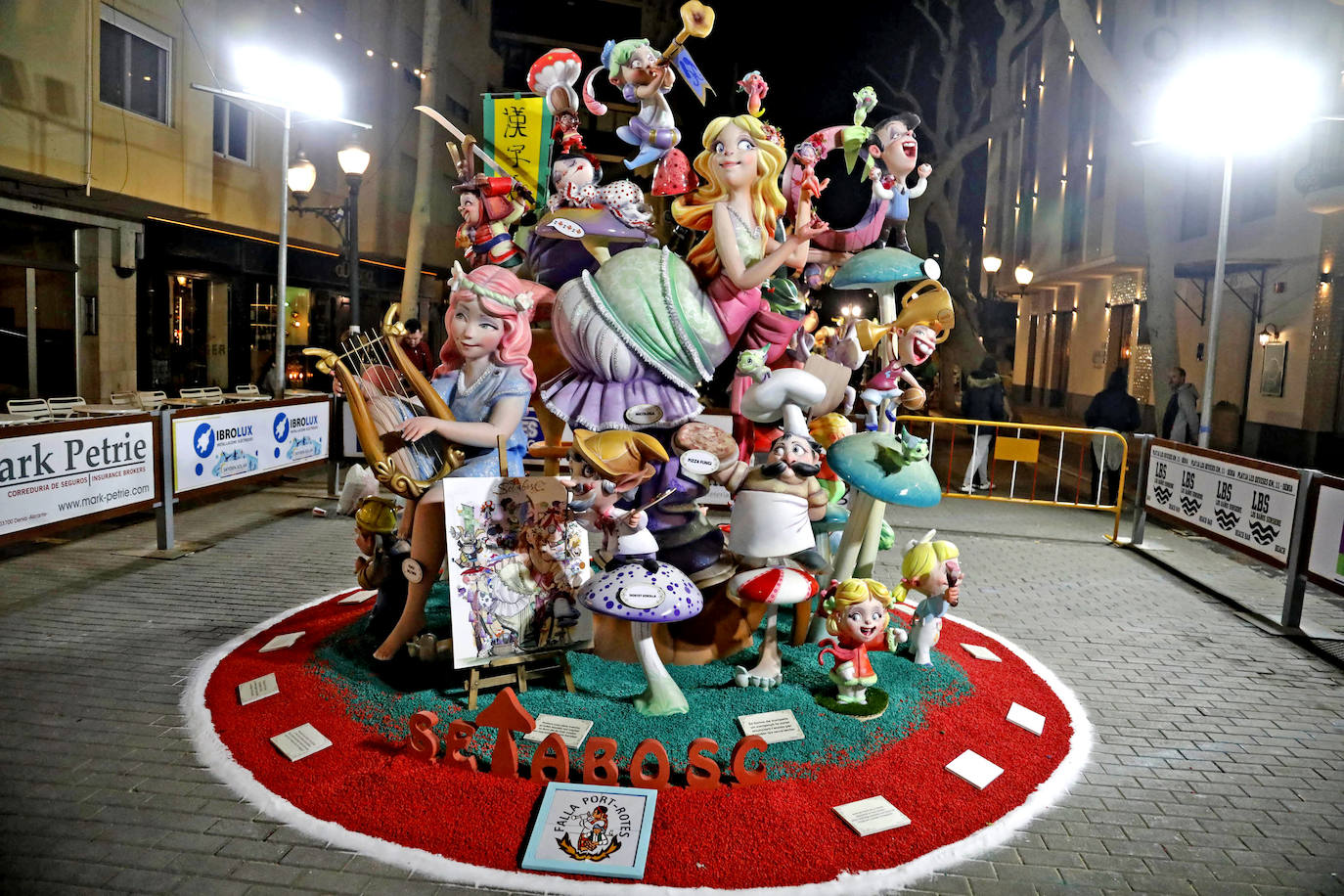 Las fallas de Dénia ya lucen con todo su esplendor