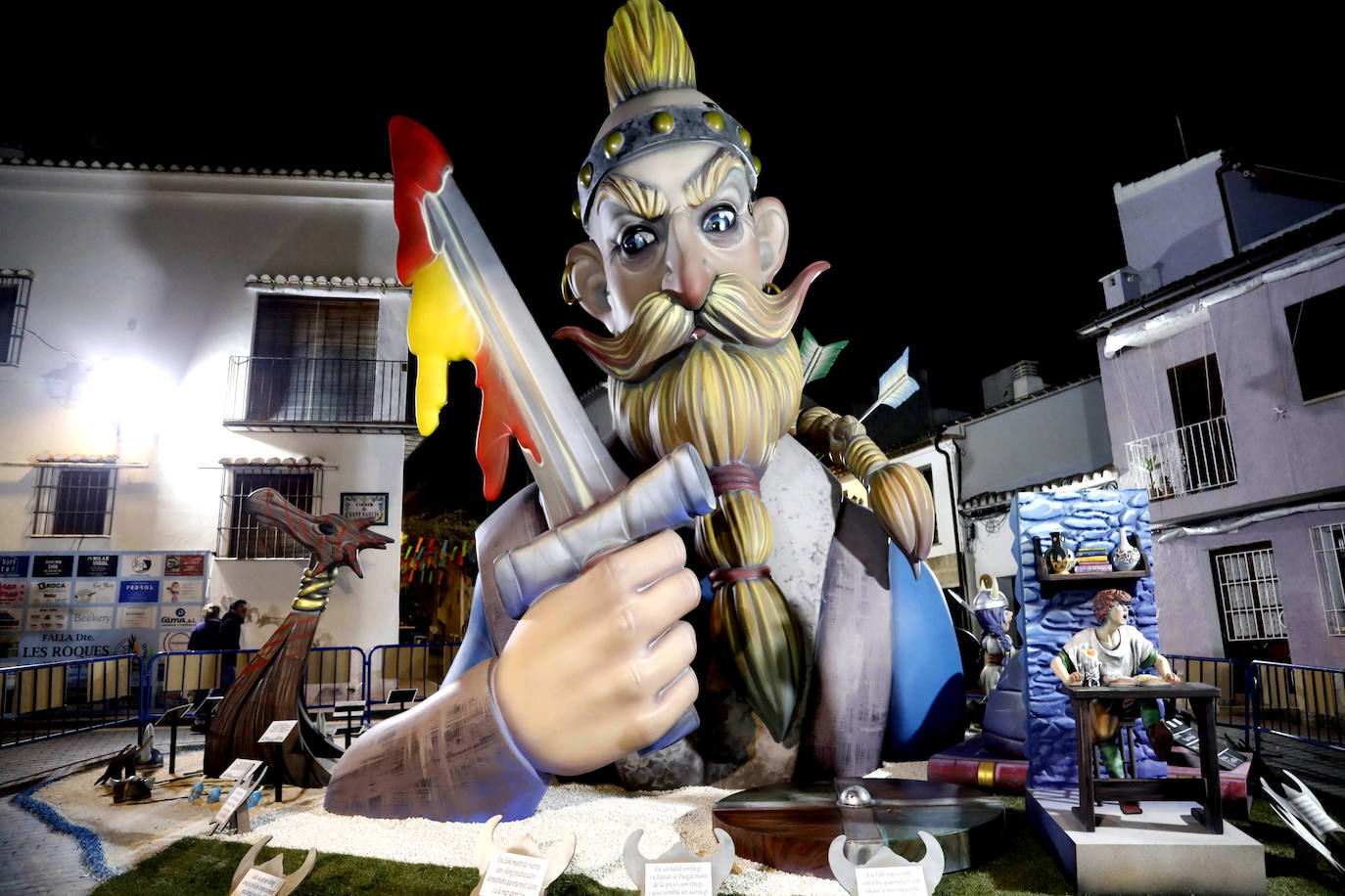 Las fallas de Dénia ya lucen con todo su esplendor