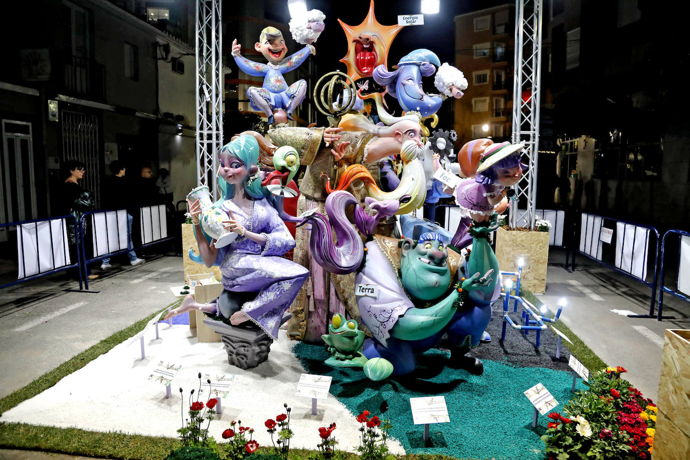 Las fallas de Dénia ya lucen con todo su esplendor