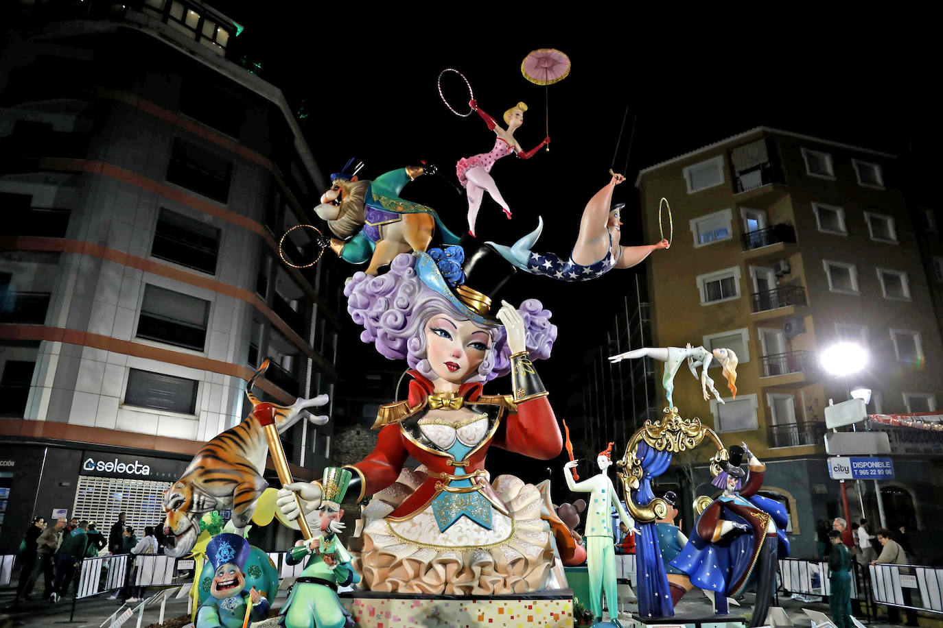 Las fallas de Dénia ya lucen con todo su esplendor