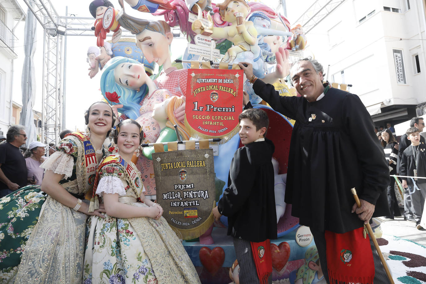 Así han vivido las fallas de Dénia la entrega de premios infantiles