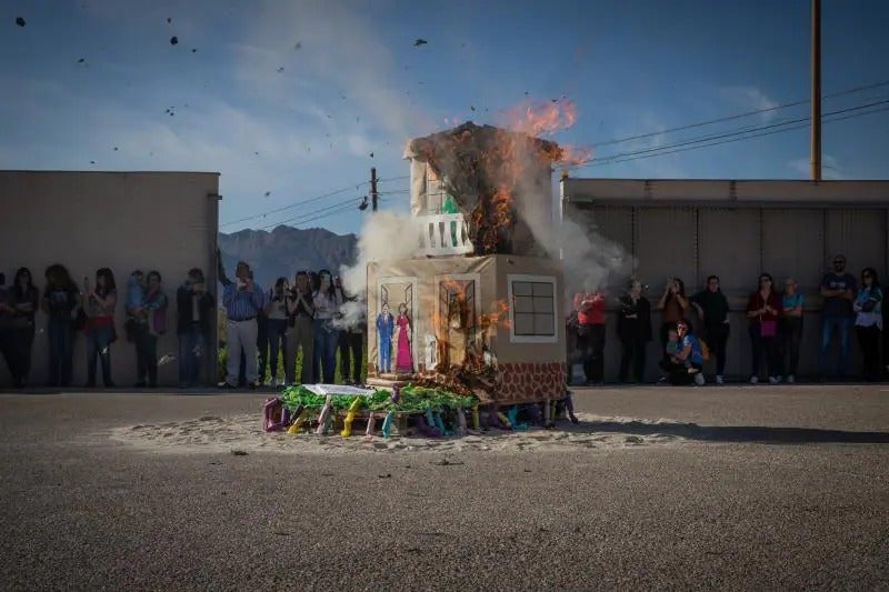 La cremà de las fallas del colegio de Hurchillo, en imagenes