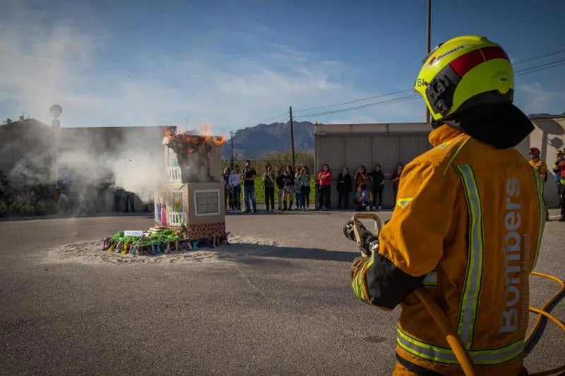 La cremà de las fallas del colegio de Hurchillo, en imagenes