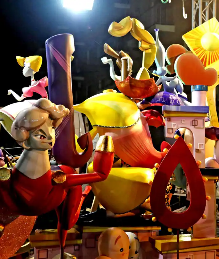 Imagen secundaria 2 - Los monumentos de las fallas Centro, Oeste y Baix la Mar. 