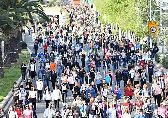 Romería de la Santa Faz del año pasado. El próximo 11 de abril cerca de 500 agentes velarán por la seguridad.