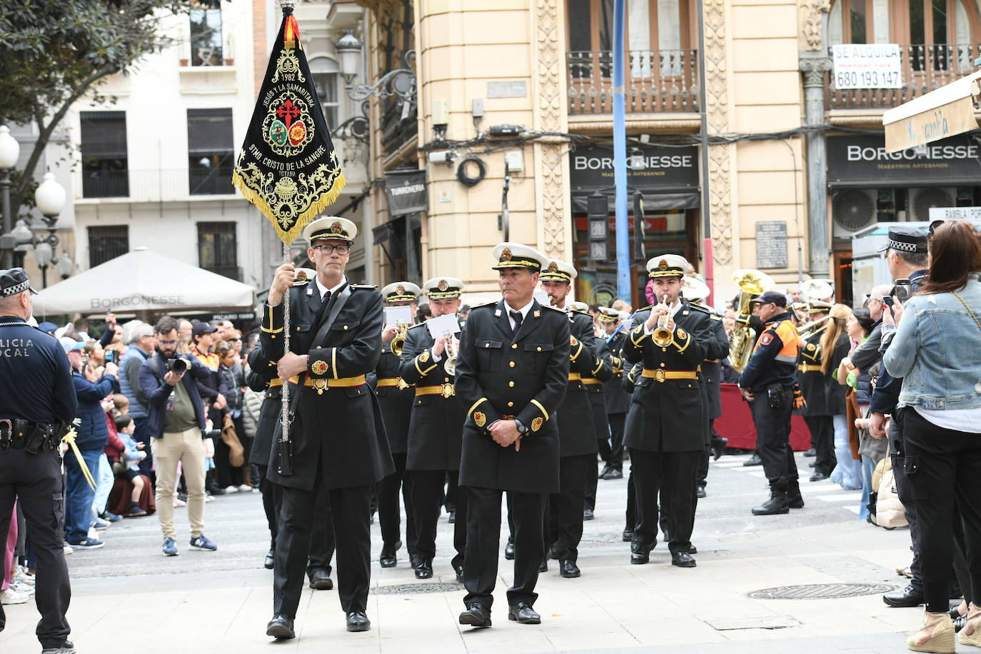 Palmas, ramas de olivo y los primeros pasos abren la carrera oficial de la Semana Santa alicantina
