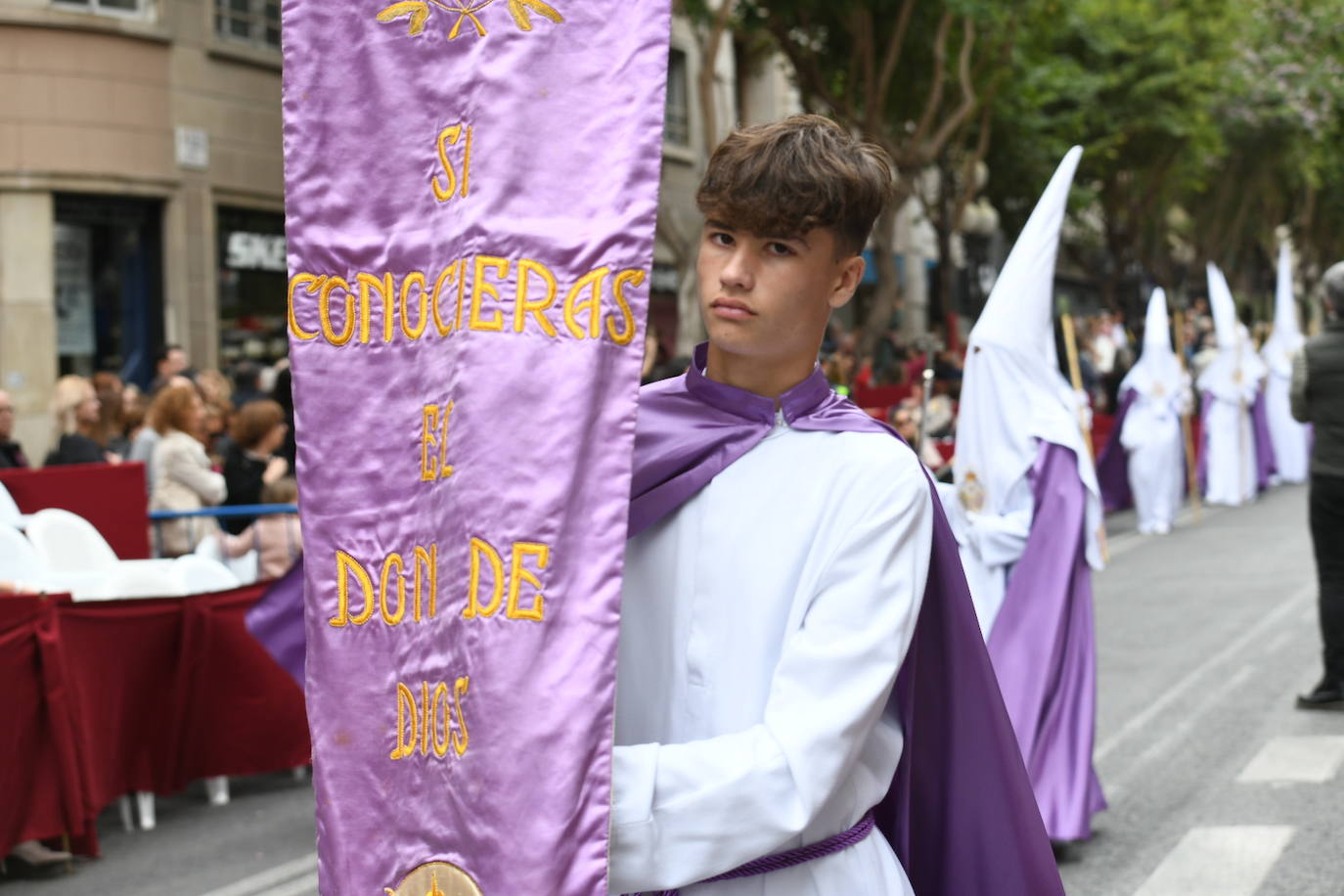 Palmas, ramas de olivo y los primeros pasos abren la carrera oficial de la Semana Santa alicantina